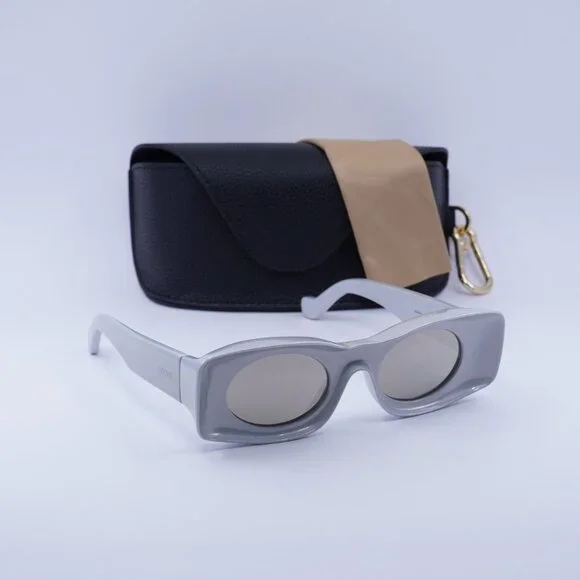 Loewe LW40033I 24C Rectangle Sunglasses – Pearlescent Silver/Silver Mirror Loewe LW40033I 24C Sunglasses Pearlescent Rectangle Frame main image 2